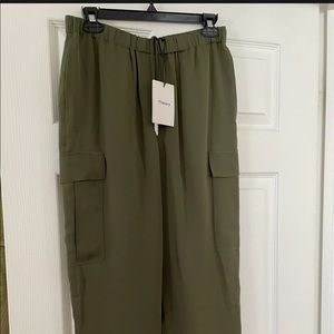 NEW Theory Cargo Pant in Silk olive green size S